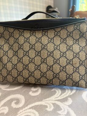 Gucci logo Beige GG Canvas Zip Wristlet